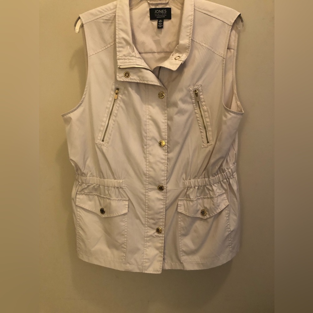 Jones New York Signature cream vest